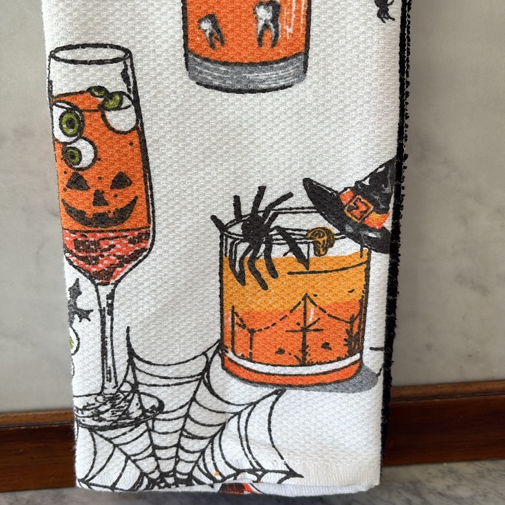 NWT SET/3 Tahari Halloween Cocktail Bar Hand Tea Bath Kitchen Towels Fun Girly - Picture 3 of 7